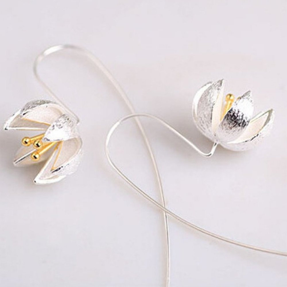 NEW 925 Sterling Silver Two Tone Flower Earrings - Picture 2 of 6